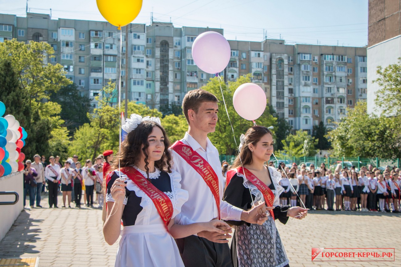 В школах Керчи прозвенели последние звонки — Официальный сайт Керченского  городского совета